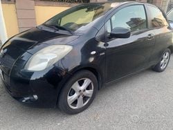 Nero Usata 2006 Toyota Yaris Due volumi | 2700 € (Buon prezzo)