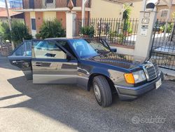 Nero Usata 1992 Mercedes E200 Tre volumi | 8000 €