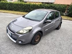Grigio Usata 2011 Renault Clio II Dynamique Tre volumi | 3400 € (Buon prezzo)