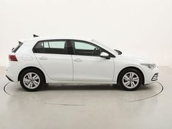 Usata 2022 VW Golf VIII Life Tre volumi | 18.490 € (Buon prezzo)