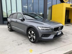 Grigio Usata 2021 Volvo V60 CC Business Edition Station wagon | 26.500 € (Buon prezzo)