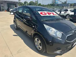 Nero Usata 2015 Kia Venga Due volumi | 7500 € (Buon prezzo)