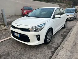 Bianco Usata 2017 Kia Rio Active Tre volumi | 8950 € (Buon prezzo)