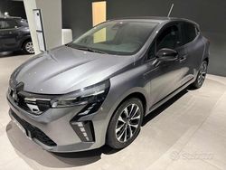 Grigio Nuova 2025 Mitsubishi Colt Invite Tre volumi | 16.900 € (Buon prezzo)