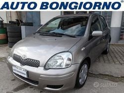 Grigio Usata 2004 Toyota Yaris Sol Due volumi | 3500 € (Buon prezzo)