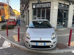 Grigio Usata 2012 Fiat Punto Lounge Tre volumi | 3990 € (Buon prezzo)
