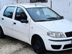Usata 2004 Fiat Punto Active Tre volumi | 1599 € (Buon prezzo)