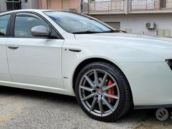Bianco Usata 2011 Alfa Romeo 159 Tre volumi | 4500 € (Buon prezzo)