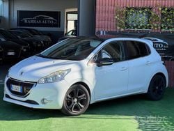Bianco Usata 2015 Peugeot 208 Allure Due volumi | 4499 € (Buon prezzo)