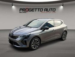 Grigio Nuova 2025 Renault Clio V Techno Tre volumi | 17.895 € (Buon prezzo)