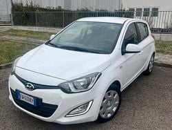 Bianco Usata 2014 Hyundai i20 Tre volumi | 5400 € (Buon prezzo)