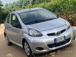 Grigio Usata 2009 Toyota Aygo Due volumi | 2500 € (Buon prezzo)