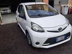 Bianco Usata 2013 Toyota Aygo Connect Style Due volumi | 5400 € (Buon prezzo)