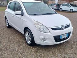 Bianco Usata 2012 Hyundai i20 Edition Tre volumi | 5900 € (Buon prezzo)