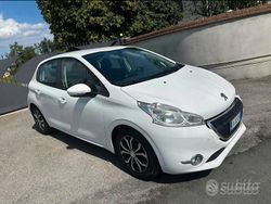 Bianco Usata 2014 Peugeot 208 Access Due volumi | 4700 € (Ottimo prezzo)