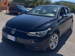 Nero Usata 2021 VW Golf VIII Life Tre volumi | 17.000 € (Buon prezzo)