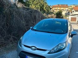 Grigio Usata 2010 Ford Fiesta Titanium Tre volumi | 3800 € (Buon prezzo)