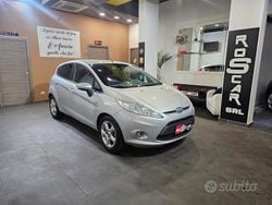Grigio Usata 2010 Ford Fiesta Titanium Due volumi | 3500 € (Buon prezzo)