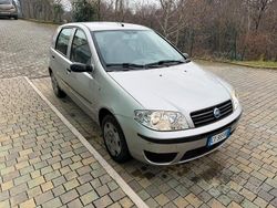Usata 2005 Fiat Punto Tre volumi | 2500 €