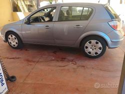 Grigio Usata 2004 Opel Astra Tre volumi | 1500 € (Buon prezzo)