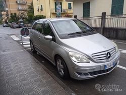 Grigio Usata 2007 Mercedes 200 Tre volumi | 5600 € (Buon prezzo)