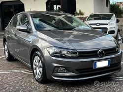 Grigio Usata 2021 VW Polo Highline Tre volumi | 9900 € (Buon prezzo)