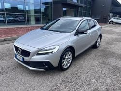 Argento metallizzato Usata 2017 Volvo V40 CC Kinetic Station wagon | 16.900 € (Molto cara)