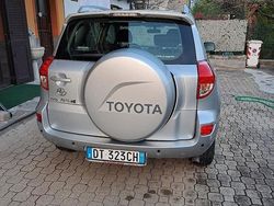 Grigio Usata 2008 Toyota RAV4 Tre volumi | 9000 €