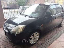 Nero Usata 2007 Ford Fiesta Titanium Tre volumi | 1300 € (Super prezzo)
