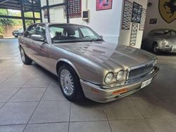 Beige Usata 1996 Daimler Double Six Serie 1 Tre volumi | 27.500 €