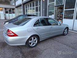Grigio Usata 2005 Mercedes 220 Tre volumi | 5000 €