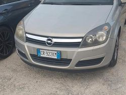 Grigio Usata 2005 Opel Astra Club Station wagon | 2499 € (Buon prezzo)