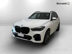 Alpinweiss iii pastello Usata 2022 BMW X5 M Sport SUV | 52.500 € (Buon prezzo)