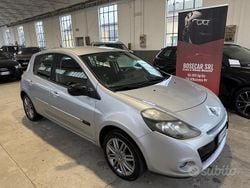 Grigio Usata 2011 Renault Clio II Dynamique Tre volumi | 3900 € (Buon prezzo)