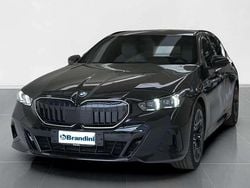 Black sapphire metallizzato Nuova 2025 BMW 520 Station wagon | 59.883 € (Buon prezzo)