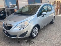 Argento Usata 2012 Opel Meriva Cosmo Monovolume | 2800 € (Buon prezzo)