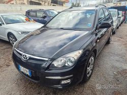 Nero Usata 2010 Hyundai i30 Comfort Station wagon | 2800 € (Buon prezzo)