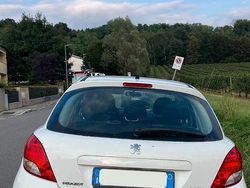 Bianco Usata 2011 Peugeot 207 Tre volumi | 4500 € (Molto cara)