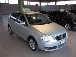 Argento Usata 2008 VW Polo Comfortline Tre volumi | 4400 € (Buon prezzo)