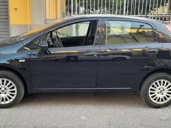 Usata 2015 Fiat Grande Punto Due volumi | 3999 € (Buon prezzo)