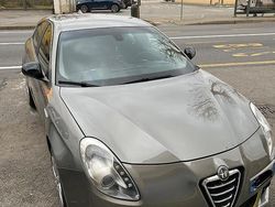 Grigio Usata 2011 Alfa Romeo Giulietta Tre volumi | 6500 € (Buon prezzo)