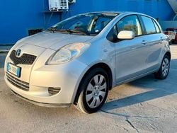 Grigio Usata 2007 Toyota Yaris Due volumi | 3650 € (Buon prezzo)