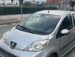 Grigio Usata 2009 Peugeot 107 Due volumi | 3000 € (Buon prezzo)