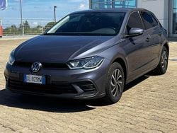 Indium grey met. Usata 2022 VW Polo Life Tre volumi | 18.000 € (Buon prezzo)