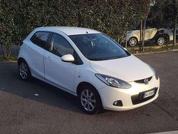 Bianco Usata 2009 Mazda 2 Tre volumi | 3899 € (Buon prezzo)
