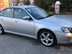Argento Usata 2006 Subaru Legacy Tre volumi | 7500 €
