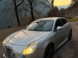 Grigio Usata 2012 Alfa Romeo Giulietta Quadrifoglio Verde Tre volumi | 7500 € (Ottimo prezzo)