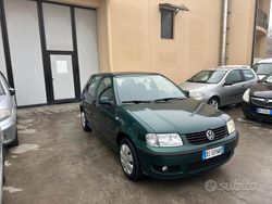 Verde Usata 2001 VW Polo Comfortline Tre volumi | 2190 € (Buon prezzo)