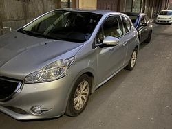 Grigio Usata 2012 Peugeot 208 Due volumi | 6500 € (Buon prezzo)