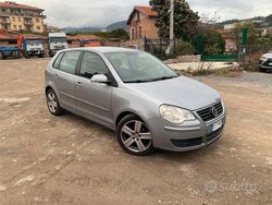 Usata 2006 VW Polo Tre volumi | 1800 € (Buon prezzo)
